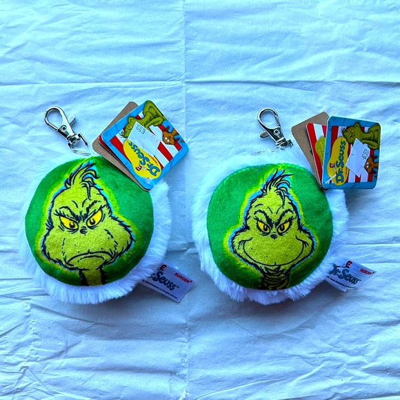 NWT. Set of 2 Grinch keychains. Holiday themed. - Picture 1 of 2